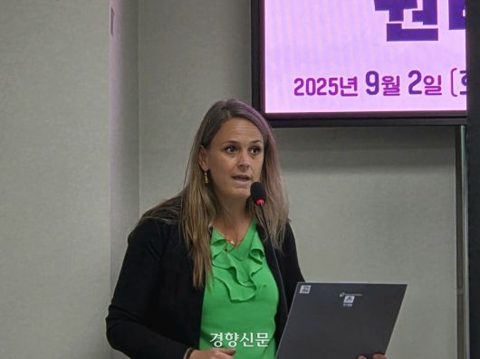 2일 오후 2시 서울 영등포구 국회의원회관 제4간담회의실에서 열린 ‘모든 사람들의 안전한 임신중지 권리 보장을 위한 유산유도제 도입 간담회’에서 수잔 펠트하이스 박사가 발언하고 있다. 우혜림 기자