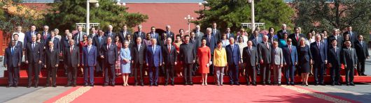 박근혜 대통령(앞줄 오른쪽에서 열번째)이 2015년 9월 3일 오전 중국 베이징에서 열린 ‘항일 전쟁 및 세계 반파시스트 전쟁 승전 70주년(전승절)’ 기념행사에 참석해 시진핑 중국 국가주석을 비롯한 각국 정상들과 기념 촬영을 하고 있다. 연합뉴스