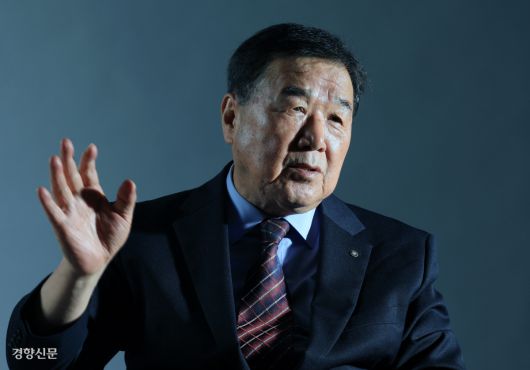 정대택씨는 2003년 4월4일 전주(錢主)라는 최은순씨가 자신의 사무실을 찾아와 동업을 약속한 후 질긴 악연이 시작됐다고 말했다. 수백억대의 스포츠센터 부동산에 설정된 근저당권부 채권을 공매로 낙찰받아 생긴 수십억대의 이익금을 최씨가 나누지 않기 위해 약정서를 위조해 자신을 고소했다는 것이다. 그는 검찰의 편파수사 배경에는 최씨의 둘째딸인 김건희 여사, 당시 김명신과 특수관계였던 A 차장검사의 입김이 있었다고 확언한다. 서성일 선임기자