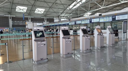 인천공항 제1여객터미널 3층 출국장에 혼자서도 체크인을 할 수 있는 셀프체크인이 설치돼 있다. 박준철기자