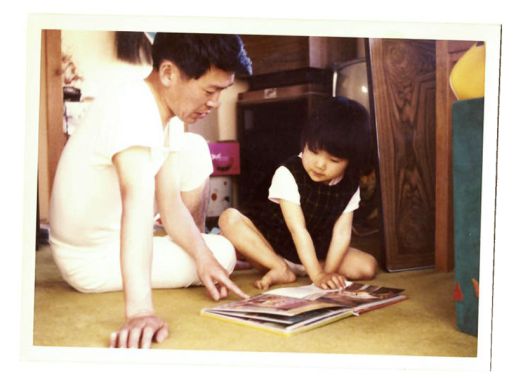 어린 시절 히데코와 아버지. 맏딸에 대한 아버지의 애정은 은근하지만 깊었다.