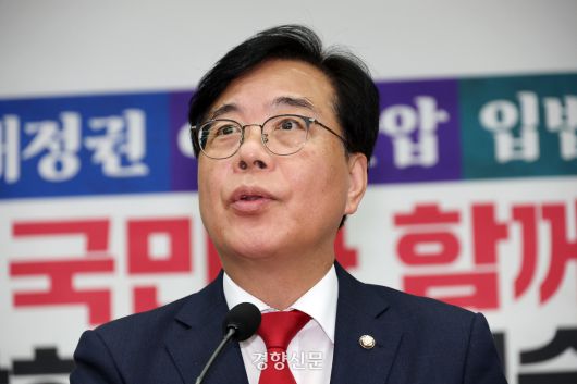 송언석 국민의힘 원내대표가 22일 국회에서 열린 의원총회에서 발언하고 있다. 박민규 선임기자