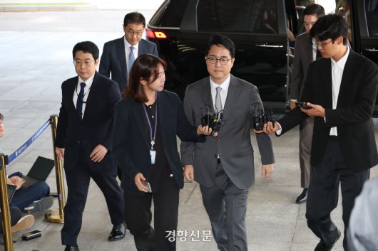 심우정 전 검찰총장이 지난 21일 내란 특검팀 사무실이 있는 서울 서초구 서울고검에 피고발인 신분으로 출석하고 있다. 권도현 기자