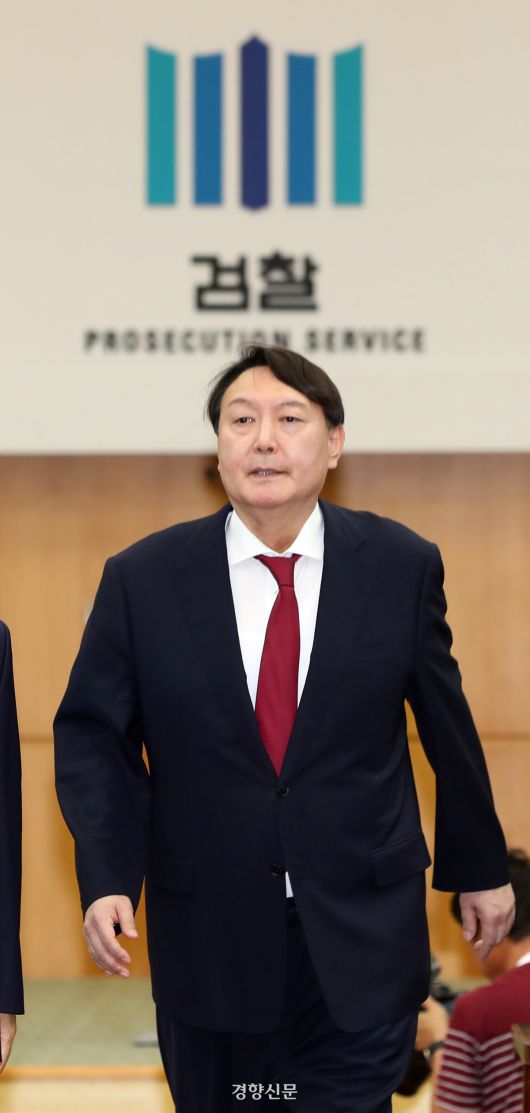 2019년 윤석열 당시 검찰총장이 서울 서초구 대검찰청 청사에서 열린 검찰총장 취임식을 마치고 자리를 떠나고 있다. 김창길 기자