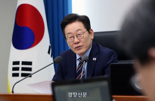 이재명 대통령이 지난 2일 서울 용산 대통령실 청사에서 열린 제12차 대통령 주재 수석보좌관회의에서 발언하고 있다. 대통령실사진기자단