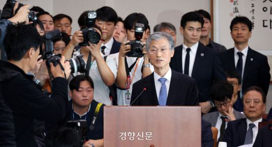 조희대 대법원장이 지난 13일 국회에서 열린 법제사법위원회의 대법원 국정감사에 출석해 인사말을 하고 있다. 권도현 기자