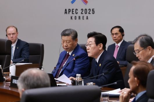 2025 아시아·태평양경제협력체(APEC) 정상회의 의장인 이재명 대통령이 1일 경주 화백컨벤션센터(HICO)에서 열린 제2세션에서 발언하고 있다. 연합뉴스