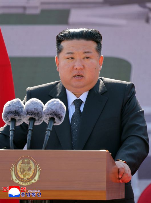 북한의 조선중앙통신은 “자랑스러운 참전 영웅들의 영생을 기원하는 전투위훈기념관이 수도 평양에 건립되게 된다”며 지난달 23일 착공식이 김정은 북한 국무위원장이 참석한 가운데 거행됐다고 24일 보도했다. 연합뉴스