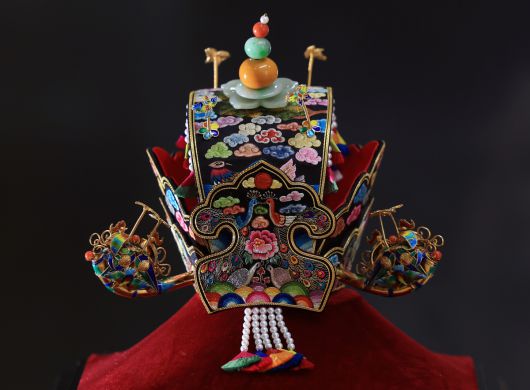 장애인미술대전 대상을 안긴 화관을 재현한 작품이다. 원 작품은 청와대에 기증됐다. 서성일 선임기자