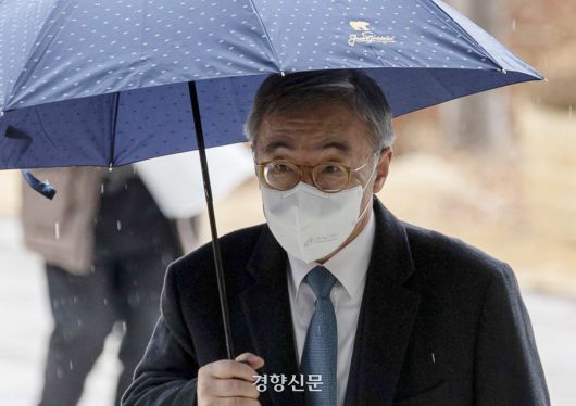 사법농단 의혹의 실무 책임자로 지목된 임종헌 전 법원행정처 차장이 지난해 2월5일 서울중앙지법에서 열린 1심 선고에 출석하고 있다. 문재원 기자