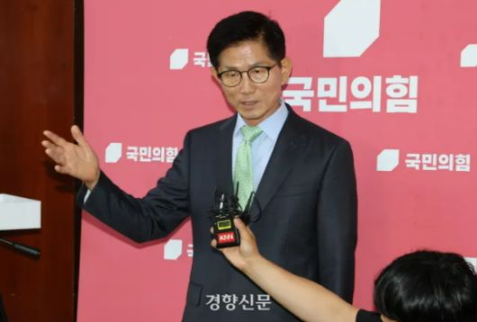 김문수 전 국민의힘 대선 후보가 지난 7월4일 기자들 질문에 답하고 있다. 박민규 선임기자