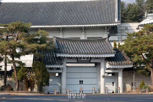 7일 기자실로 이용될 청와대 춘추관 출입문이 굳게 닫혀 있다. 2025.12.7. 정지윤 선임기자