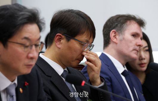 지난 3일 국회 정무위원회에서 열린 쿠팡 개인정보 유출 사태 관련 현안질의에서 박대준 전 쿠팡 대표이사가 위원들의 질의를 듣고 있다. 권도현 기자