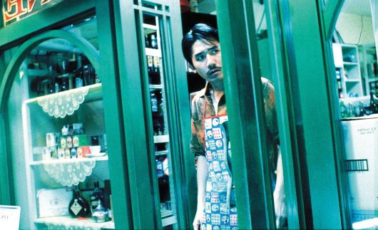 영화 <화양연화: 특별판>의 한 장면. 2001년 홍콩 차우의 모습. 디스테이션 제공