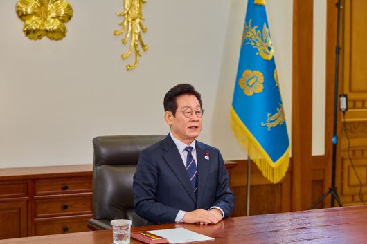 이재명 대통령이 1일 청와대 집무실에서 2026년 신년사를 발표하고 있다. 청와대 제공