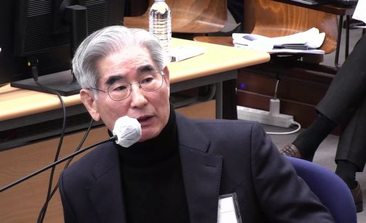 김용현 전 국방부 장관이 지난달 30일 서울 서초구 서울중앙지법에서 윤석열 전 대통령의 내란 우두머리 혐의 속행 공판에 증인으로 출석해 발언하고 있다. 서울중앙지법 제공