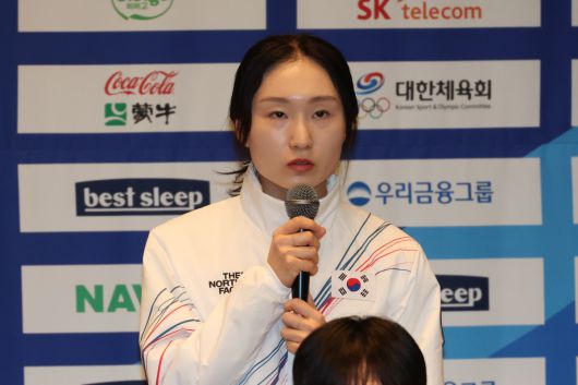 7일 충북 진천국가대표선수촌 챔피언하우스에서 열린 2026 밀라노·코르티나 동계올림픽대회 D-30 미디어데이에서 최민정 쇼트트랙 선수가 취재진 질문에 답변하고 있다. 정효진 기자
