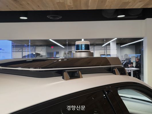 8일(현지시간) 현대자동차그룹과 앱티브의 자율주행 합작회사 모셔널이 로보택시로 사용하는 기종인 아이오닉5 상단에 달린 360도 카메라. 오동욱 기자