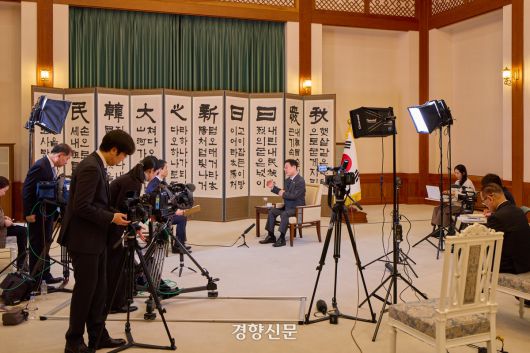 이재명 대통령이 12일 NHK와 인터뷰를 하고 있다. 2026.1.12 청와대 제공