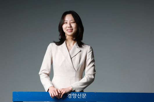 2026 경향신문 신춘문예 소설 부문 당선자인 이정원 소설가. 정지윤 선임기자