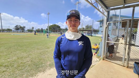 WBC 대표팀 김혜성이 14일 팀 훈련을 마치고 웃고 있다. 사이판 | 심진용 기자