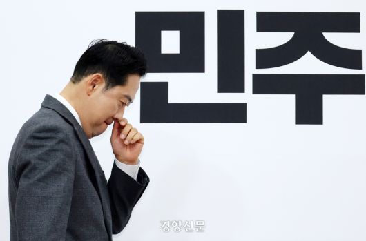 장동혁 국민의힘 대표가 지난 1월 13일 국회 국민의힘 당대표회의실에서 이준석 개혁신당 대표를 기다리고 있다. 박민규 선임기자