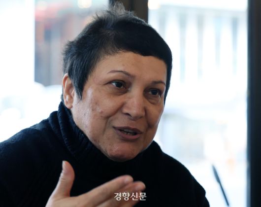 이란에서 귀화한 박씨마 목사가 15일 서울 서대문구 연희동의 한 카페에서 ‘이란의 반정부 시위’등과 관련해 인터뷰를 하고 있다. 서성일 선임기자