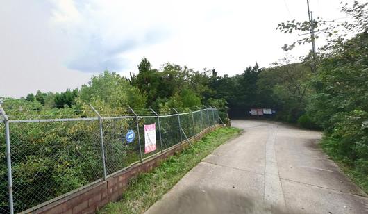 전남 무안군에 있는 동명원 진입로. 현재는 운영주체가 바뀌면서 노숙인 재활시설로 운영 중이다. 네이버 지도