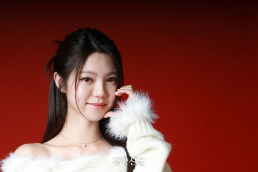 국악 팝 크로스오버 듀오 ‘도드리’의 나영주가 12일 경향신문과 인터뷰에 앞서 포즈를 취하고 있다. 2026.1.12. 정지윤 선임기자