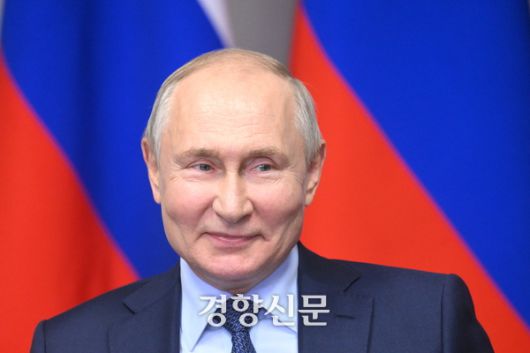 미소 짓는 블라디미르 푸틴 러시아 대통령. 타스연합뉴스