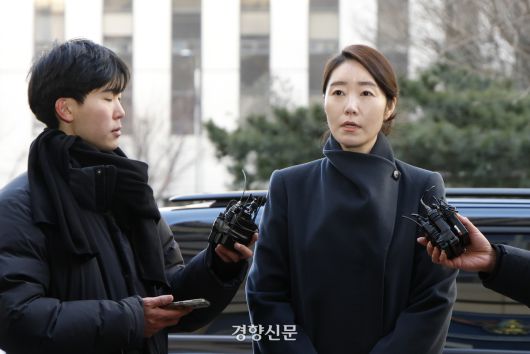 2022년 지방선거를 앞두고 전 사무국장 남모씨를 통해 김 전 서울시의원이 공천 대가로 건넨 1억원을 수수한 혐의를 받는 강선우 무소속 의원이 지난 20일 서울 마포구 서울경찰청 공공범죄수사대로 출석하고 있다. 문재원 기자