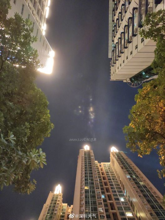 중국 선전시 기상청이 공개한 사진. 기상청 측은 해당 현상이 매우 드물게 관찰되는 자연현상이라고 설명했다.