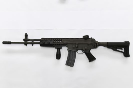 K2C1은 K2 소총을 기반으로 K2C에 사용된 피카티니 레일과 5단계로 조절이 가능한 새로운 개머리판이 적용되었다. 사진=SNT모티브