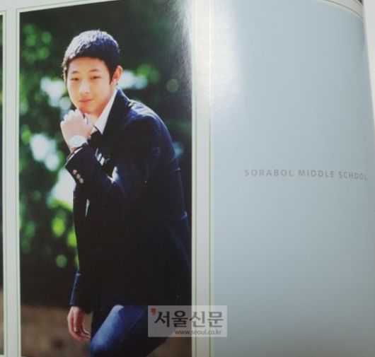 ‘학폭 논란’ 배우 지수, 소속사 “이메일로 제보 받는다” - 지난 2일 한 온라인커뮤니티에 올라온 배우 지수 학교폭력 폭로 게시글. 작성자는 자신이 지수와 중학교 동문임을 인증하기 위해 서라벌중학교 졸업앨범에 있는 지수의 사진을 공개했다.네이트판 캡처 2021-03-03
