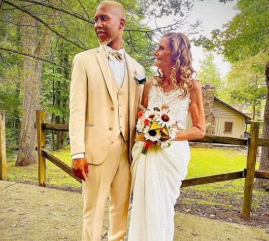 23세의 남성과 60세의 여성이 나이 차를 뛰어 넘고 결혼해 화제다. 데일리 메일 캡처