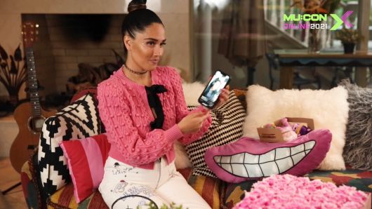 1일 한국콘텐츠진흥원이 주관한  ‘2021 서울국제뮤직페어(MU:CON)’에서 제나 앤드류스가 그룹 방탄소년단과의 음악 작업에 대해 설명하고 있다. 한국콘텐츠진흥원 제공