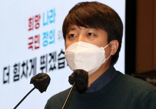 이준석 국민의힘 대표가 6일 오후 국회에서 열린 의원총회에서 발언하고 있다. 2022.1.6 국회사진기자단