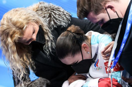 경기 뒤 울고 있는 발리예바 -