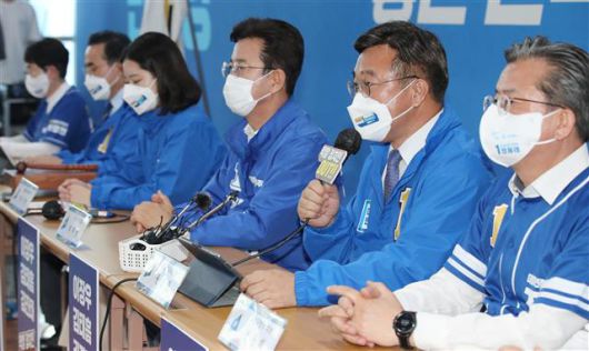 윤호중 상임선대위원장이 20일 허태정 대전시장 후보 선거사무실에서 열린 더불어민주당 제4차 중앙선거대책위원회에서 발언하고 있다. 2022.5.20 뉴스1