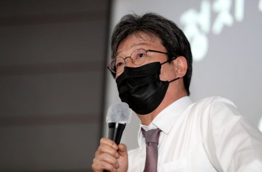 국민의힘 차기 당권 주자로 거론되는 유승민 전 의원이 29일 오전 대구 북구 경북대학교에서 ‘무능한 정치를 바꾸려면’이라는 주제로 특강을 하고 있다. 2022.9.29 연합뉴스