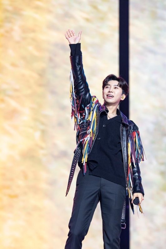 ‘아임 히어로’(IM HERO) 서울 앙코르 공연 무대에 선 임영웅. 물고기뮤직 제공