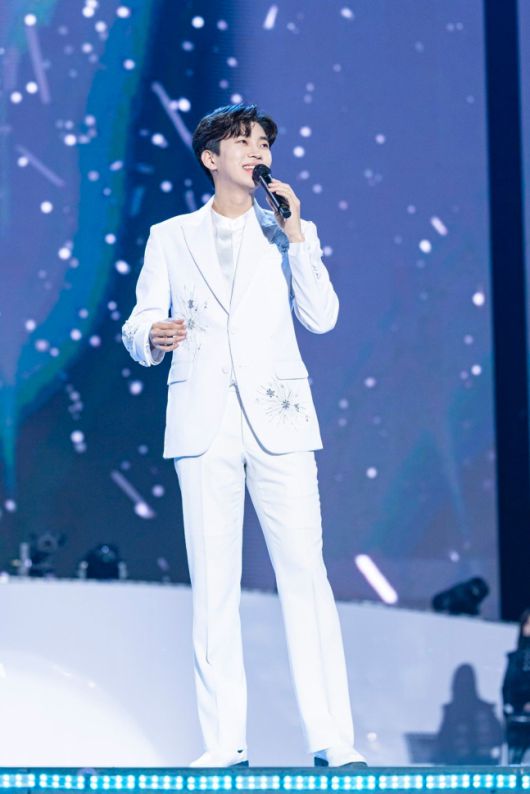 ‘아임 히어로’(IM HERO) 서울 앙코르 공연 무대에 선 임영웅. 물고기뮤직 제공