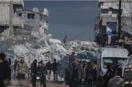 지진 피해로 무너진 시리아 모습. 출처 웨이보