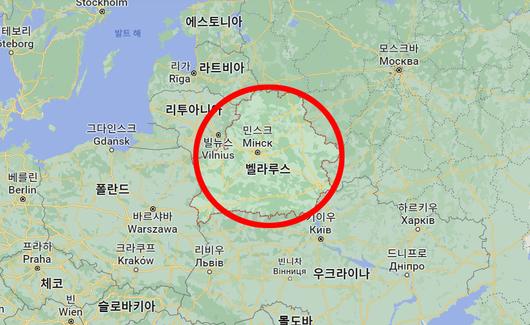 벨라루스(빨간색 동그라미)는 우크라이나뿐만 아니라 북대서양조약기구(NATO·나토) 회원국인 폴란드, 리투아니아, 라트비아 등과 국경을 맞대고 있다. / 사진=구글맵
