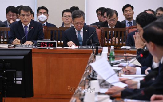 13일 오전 국회에서 열린 중앙선거관리위원회, 진실·화해를위한과거사정리위원회, 소방청 등에 대한 국회 행정안전위원회 국정감사에서 노태악 중앙선거관리위원장이 참석해있다. 2023.10.13    안주영 전문기자