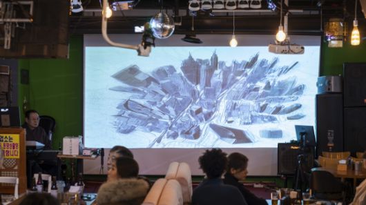 청춘극장에 전시된 김준서 작가의 ‘기쁜우리 꽃노년’. 노인들의 공간에서 AI 기술로 청춘에 대한 환기와 질문을 불러일으킨다. 블루버드씨 제공