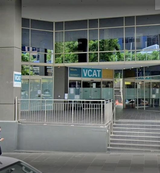 빅토리아 행정심판위원회 건물 - 빅토리아 행정심판위원회(VCAT)의 캐서린 멧캐프 상임위원은 그해 12월 판결문에서 해당 계약을 할 당시 소년의 나이가 17세로 미성년자였고 남성 역시 거래 상대자가 미성년자임을 알고 있었다며 “계약을 체결하고 이를 책임질 수 있는 사람이 아니기에 환불을 받을 수 없다”고 판단했다. 그러면서 성인이 되는 “18세에 거래했다면 재판 결과는 달랐을 것”이라고 덧붙였다. / 사진=데일리메일 호주판