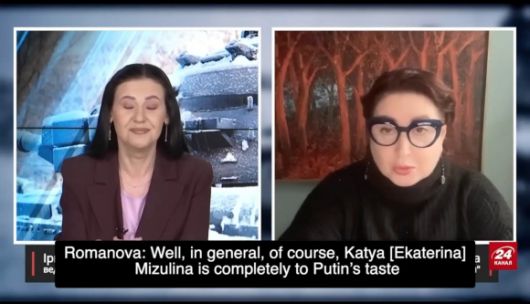 러시아 인권 운동가 올가 로마노바(오른쪽)는 미줄리나를 “바비 인형”이라고 표현했다. / 사진=노비니 24