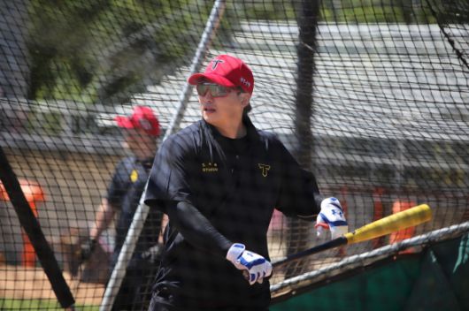 KIA 타이거즈 나성범이 지난달 17일 KIA의 전지훈련지인 호주 캔버라의 나라분다 볼파크에서 타격 훈련하고 있다. KIA 타이거즈 제공