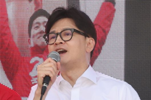 국민의힘 한동훈 비상대책위원장이 4일 도봉구 창동에서 김재섭 후보 지원유세를 하고 있다. 연합뉴스